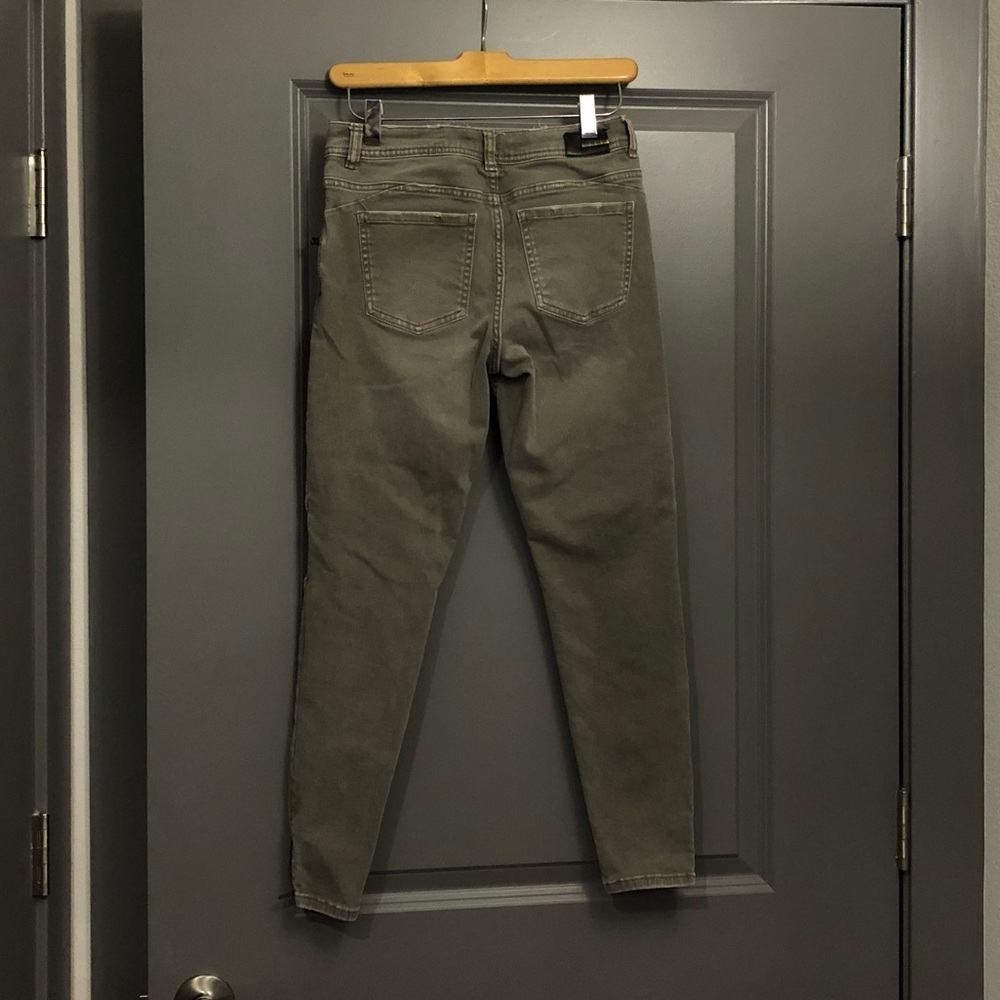 Zara Distressed Jeans - Picture 5 of 5